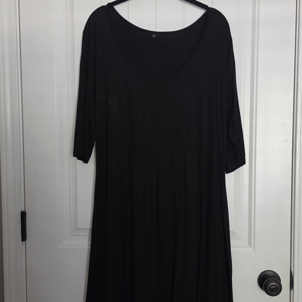 Classic Black Scoop-Neck Maxi Dress